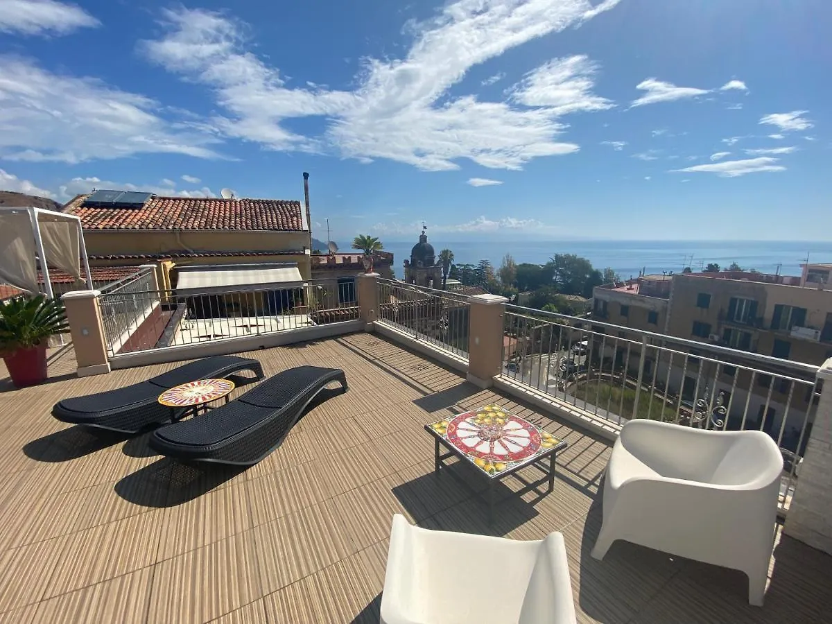 I Due Grifoni Apartments Taormina Italy