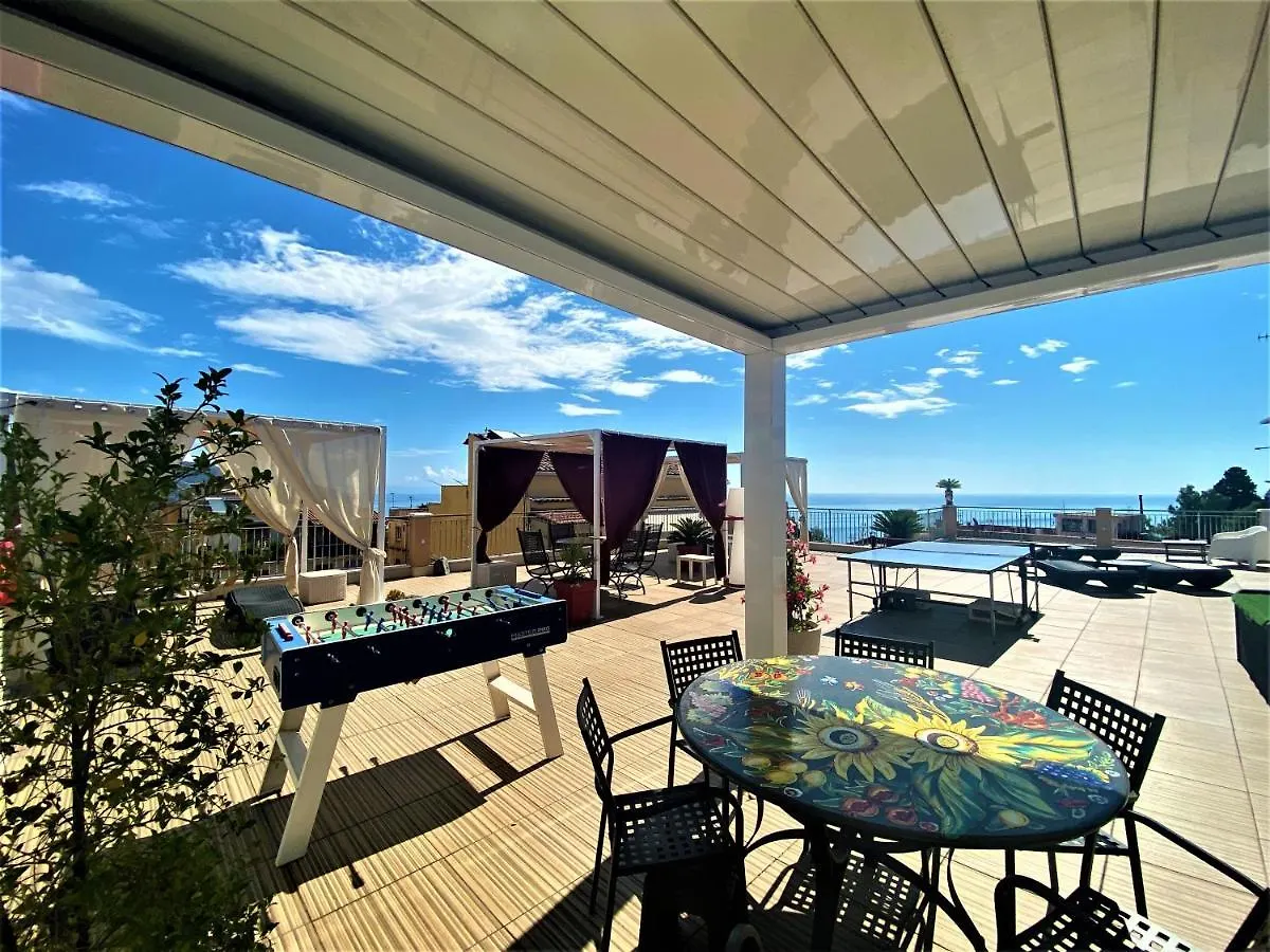 I Due Grifoni Apartments Taormina Italy