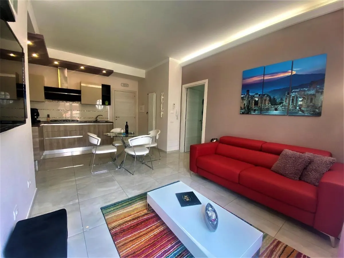 I Due Grifoni Apartments Taormina Italy