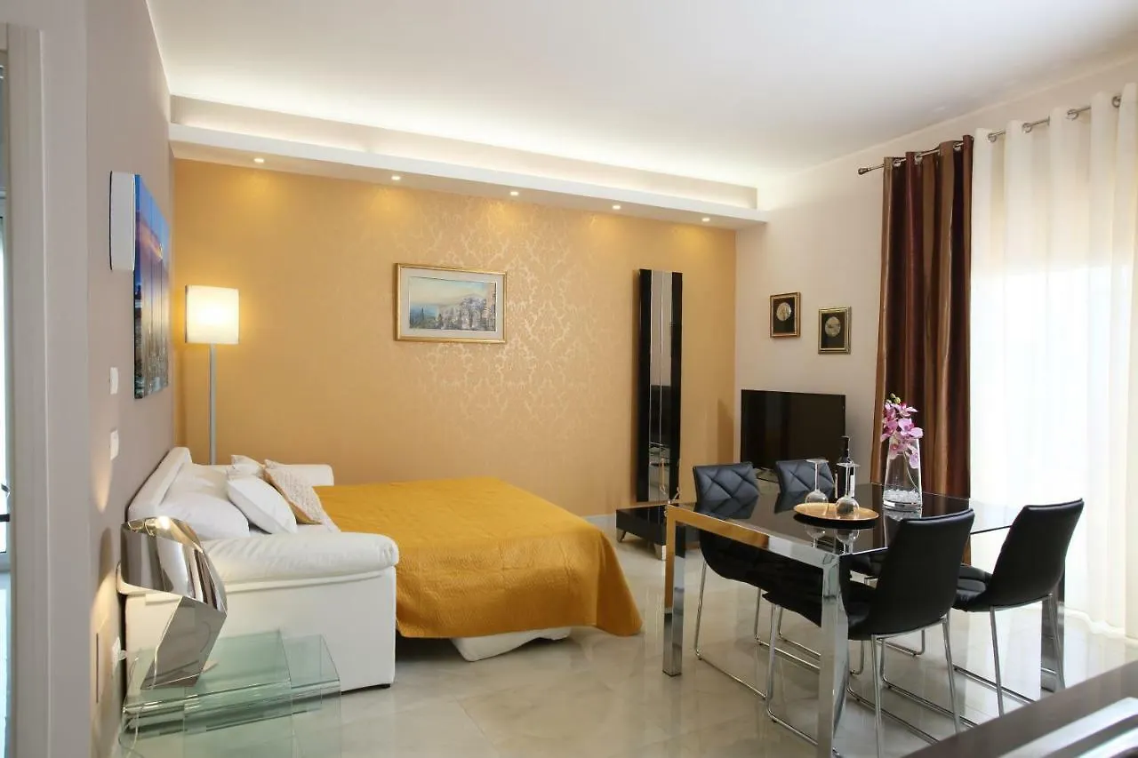 I Due Grifoni Apartments Taormina