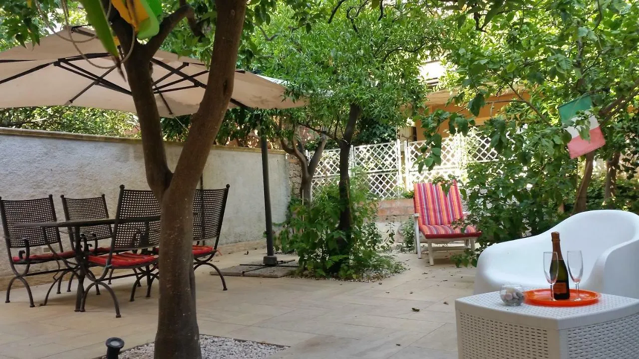I Due Grifoni Apartments Taormina Italy